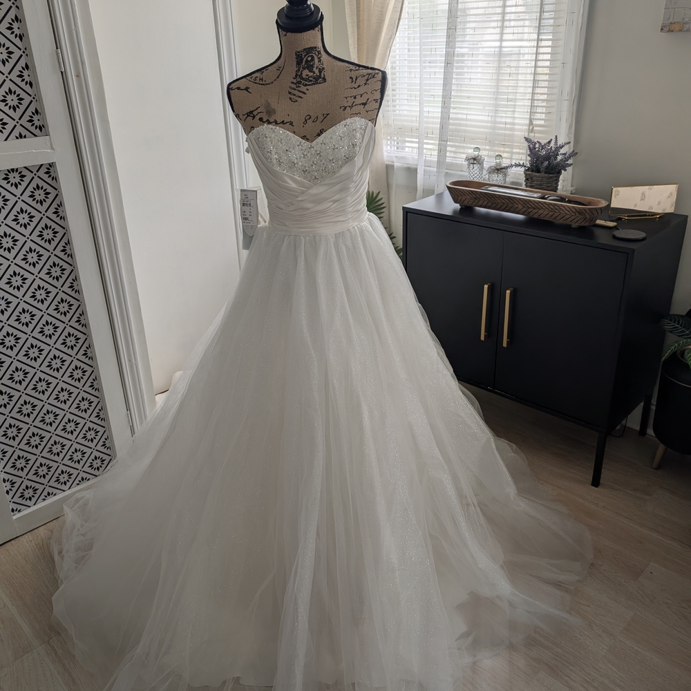 Elegant New Strapless Wedding Dress